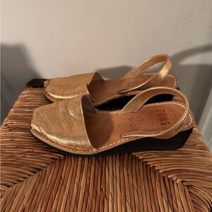 Metallic Rose Gold Slingback wedge Sandals - Women's size 8